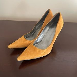 Marc fisher gold color heels size 10